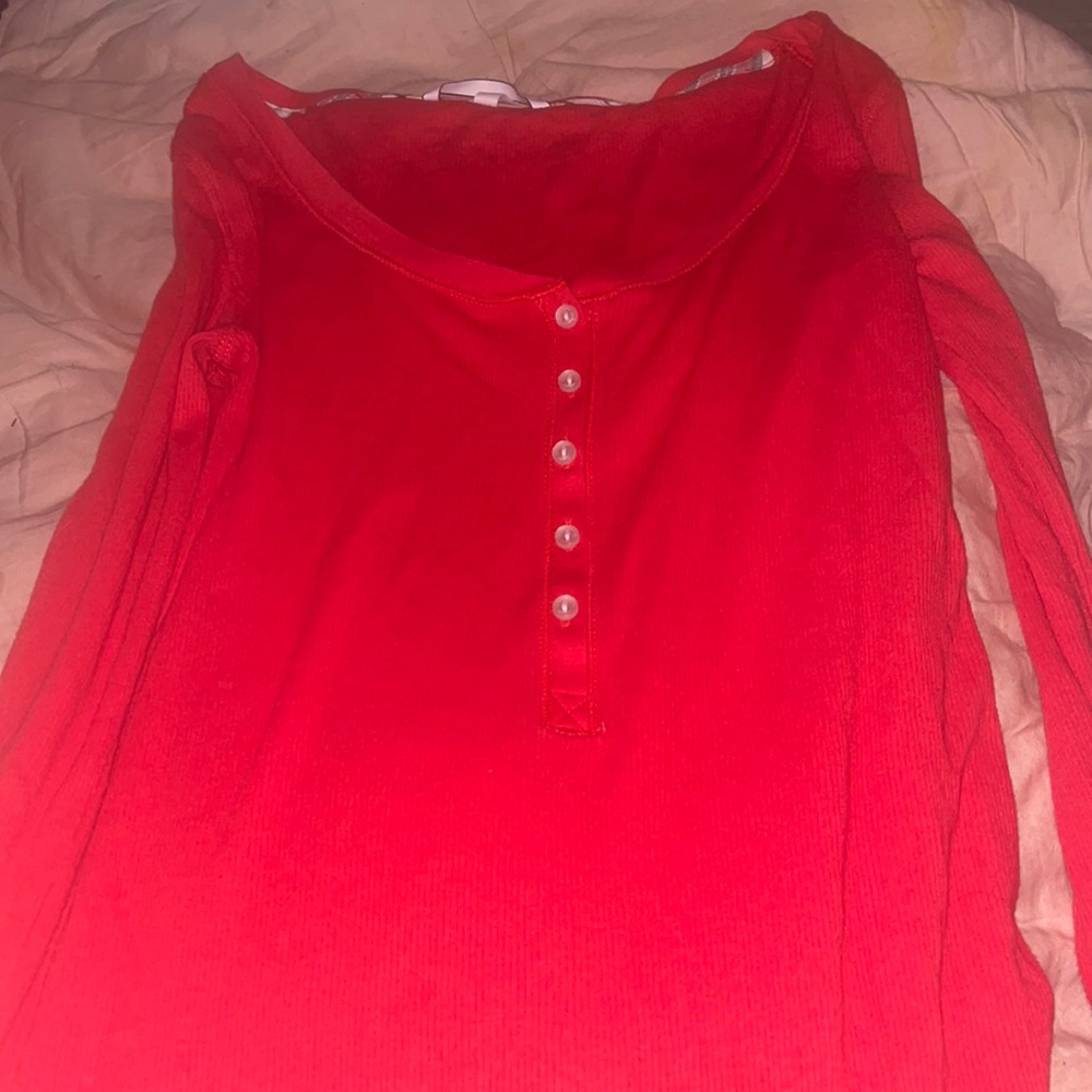 VICTORIAS SECRET LONG SLEEVE RED BUTTON SHIRT ( NEVER WORE AMAZING CONDITION)